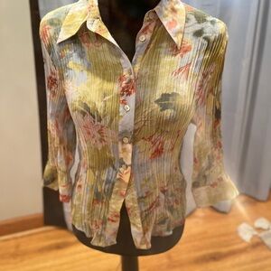 Violet & Claire floral Shirt size small